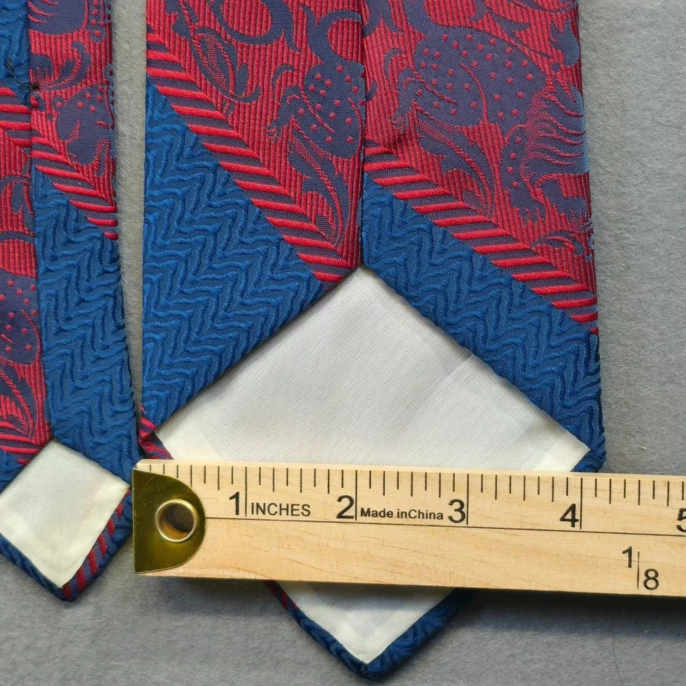 Vintage Trevira Men's Red & Blue‎ Lion Polyester Fabric Neck Tie 4.25x56